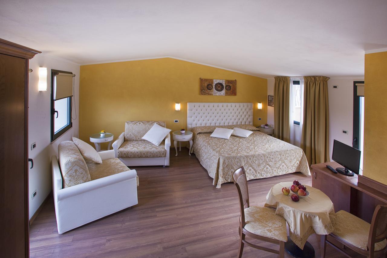 Hotel La Rondine Sirmione Extérieur photo