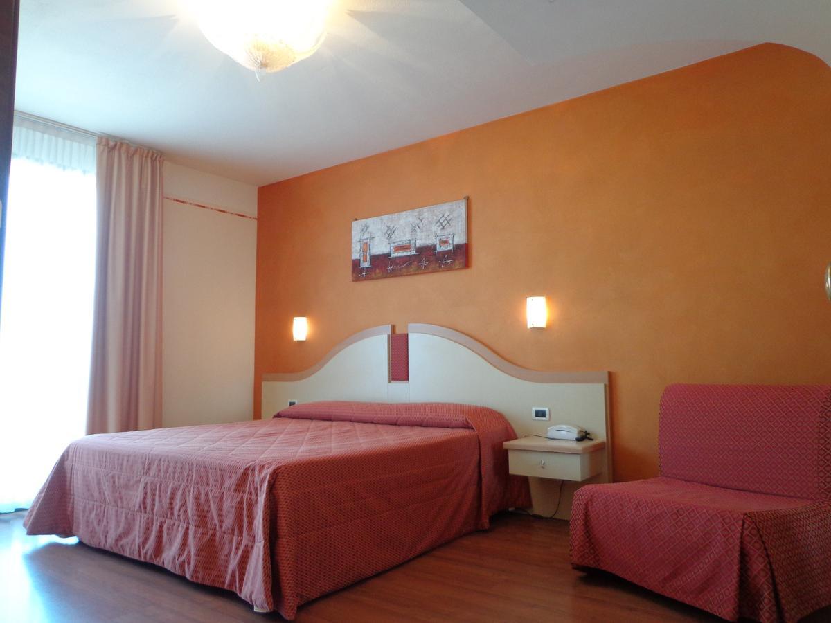 Hotel La Rondine Sirmione Extérieur photo