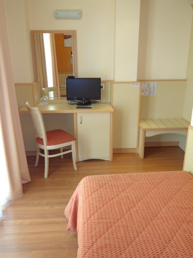 Hotel La Rondine Sirmione Extérieur photo