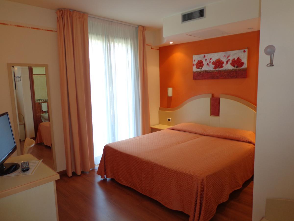 Hotel La Rondine Sirmione Extérieur photo