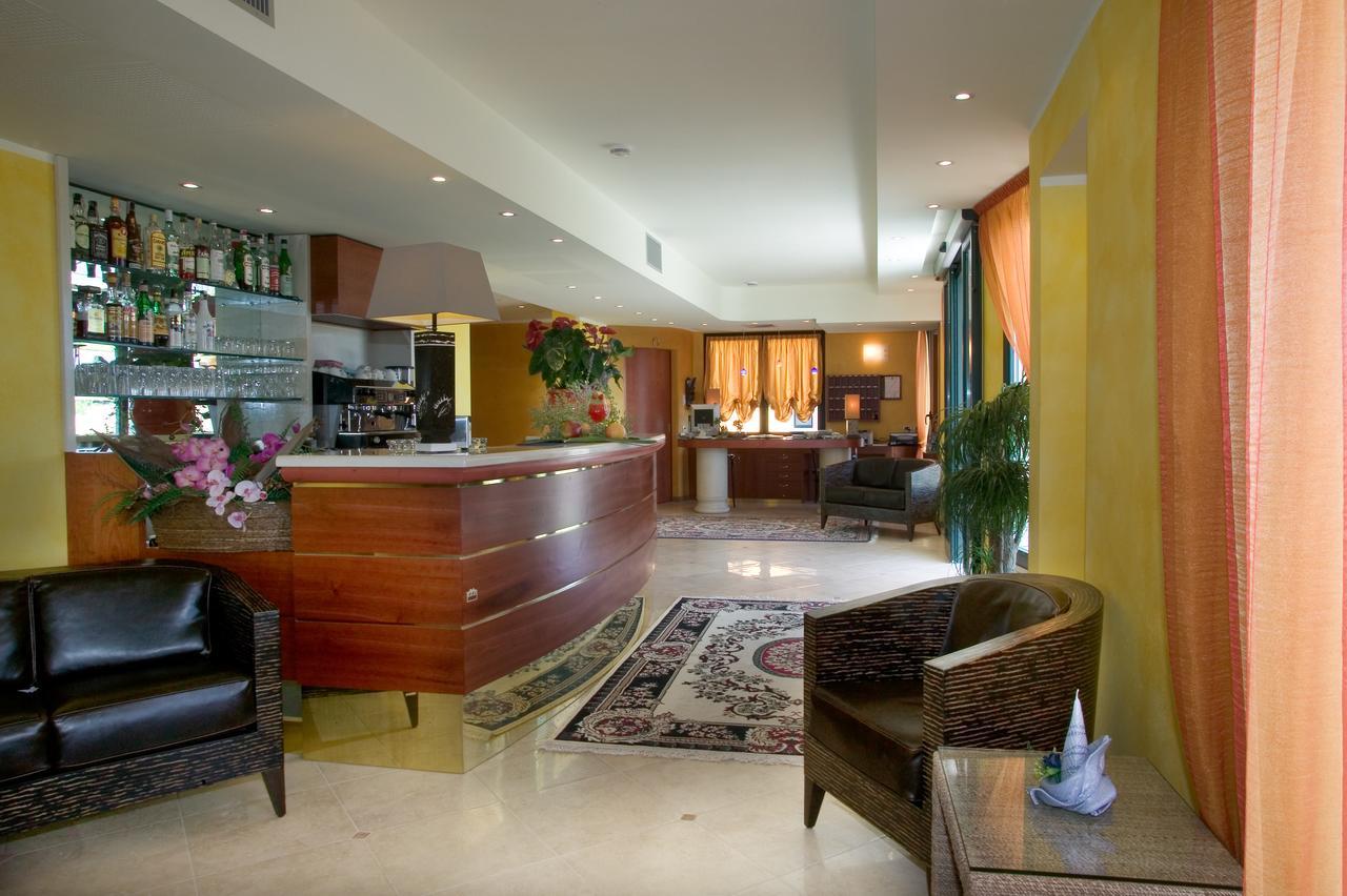 Hotel La Rondine Sirmione Extérieur photo