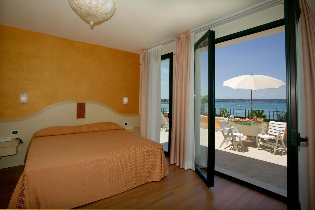 Hotel La Rondine Sirmione Extérieur photo