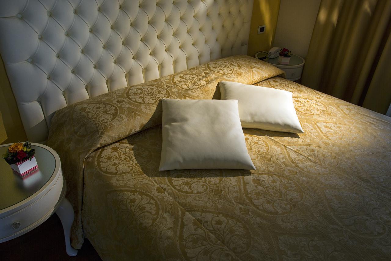 Hotel La Rondine Sirmione Extérieur photo